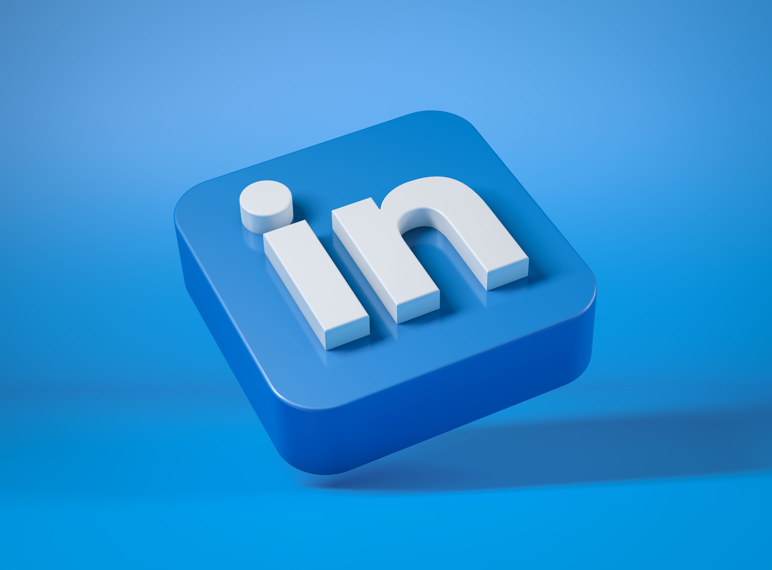 linkedin icon falling blue background scaled Social Media Marketing Landing Page